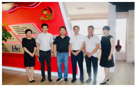 河?xùn)|區(qū)政法委、春華街領(lǐng)導(dǎo)來到永誠世佳開展對企服務(wù)活動